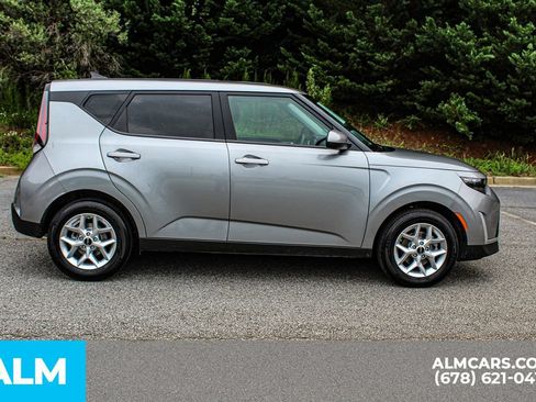Used 2025 Kia Soul LX w/ LX Technology Package FWD image 9