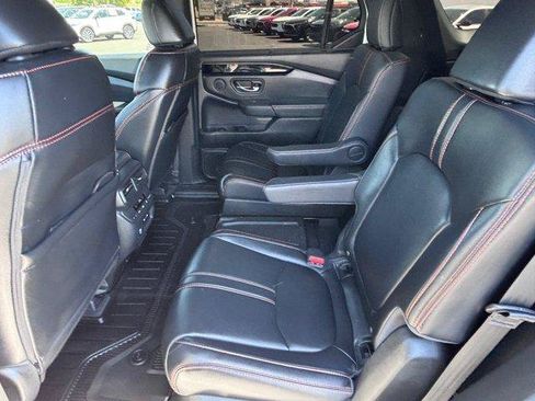 Used 2025 Honda Pilot TrailSport image 14