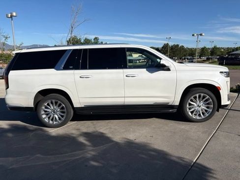 Used 2023 Cadillac Escalade ESV Premium Luxury AWD/4WD image 9