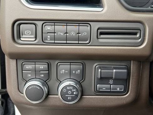 Used 2021 GMC Yukon SLT w/ Rear Media and Nav Package image 5