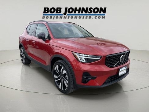 Used 2024 Volvo XC40 B5 Plus AWD/4WD image 1