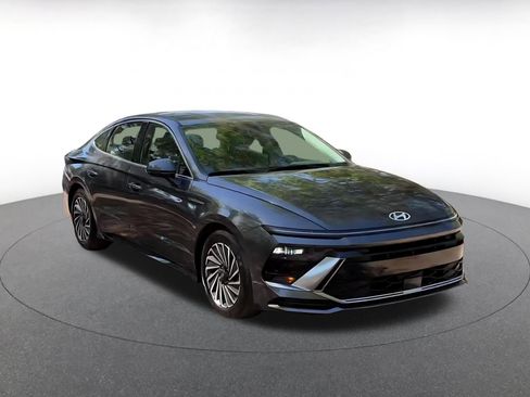 Used 2025 Hyundai Sonata SEL FWD image 3