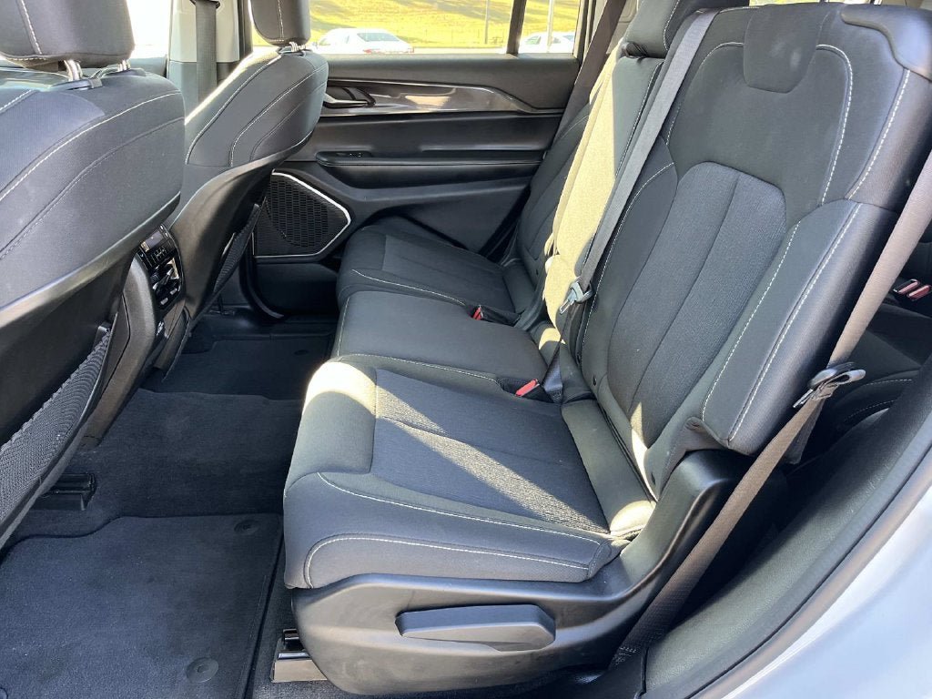 Used 2021 Jeep Grand Cherokee L Laredo w/ Luxury Tech Group I AWD/4WD image 20