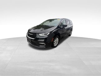Used 2023 Chrysler Pacifica Touring-L FWD video 2