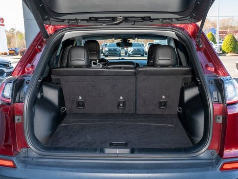 Used 2019 Jeep Cherokee Latitude Plus w/ Comfort/Convenience Group image 5