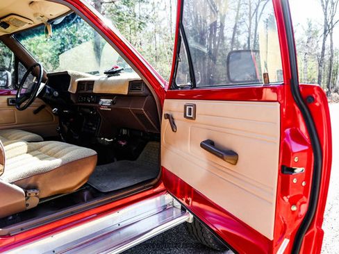 Used 1986 Toyota Pickup 4x4 Regular Cab Turbo image 40