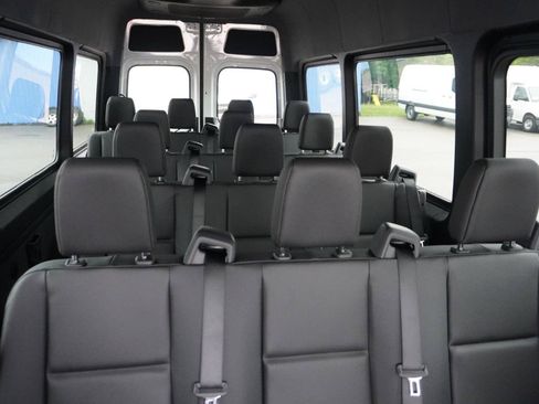 Used 2025 Mercedes-Benz Sprinter 2500 image 20