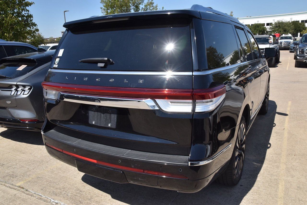 Used 2022 Lincoln Navigator Black Label AWD/4WD image 7