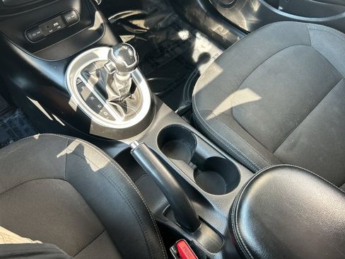 Used 2017 Kia Soul + w/ Designer's Package FWD image 19