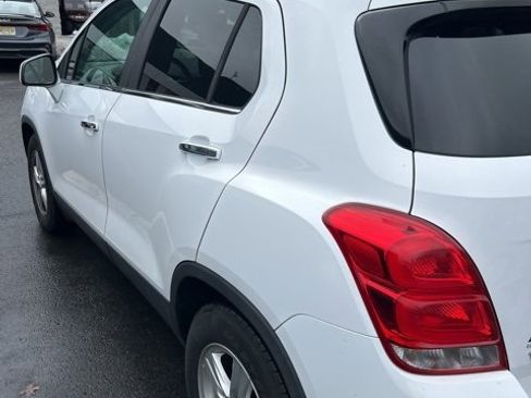 Used 2020 Chevrolet Trax LT w/ LT Convenience Package image 5