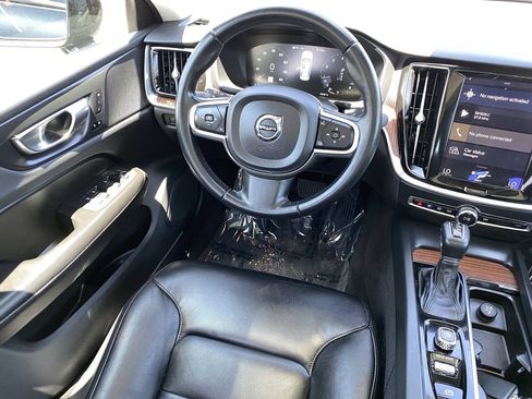 Used 2021 Volvo S60 T5 Momentum FWD image 16