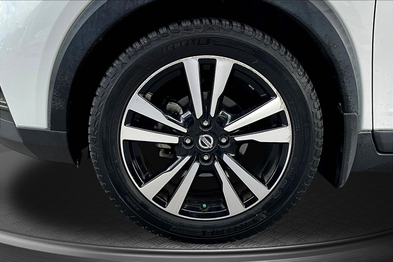 Used 2018 Nissan Kicks SV FWD image 28