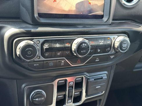 Used 2023 Jeep Wrangler Unlimited Rubicon 4xe w/ Cold Weather Group AWD/4WD image 26