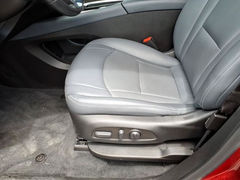 Used 2023 Buick Enclave Essence FWD image 17