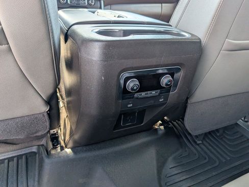 Used 2022 Chevrolet Suburban LT AWD/4WD image 32