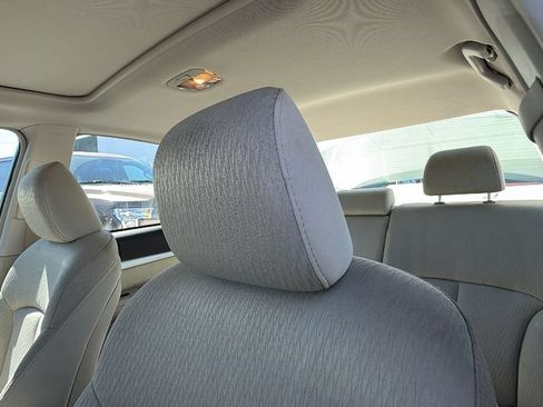 Used 2011 Subaru Legacy 2.5i Premium AWD/4WD image 21