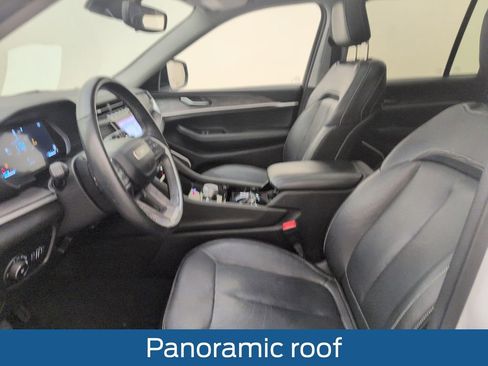 Used 2022 Jeep Grand Cherokee Limited AWD/4WD image 4