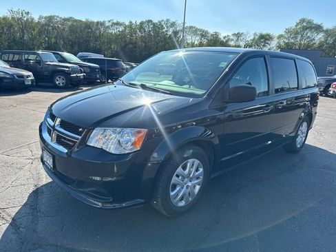 Used 2016 Dodge Grand Caravan SE w/ Quick Order Package 29E SE FWD image 3