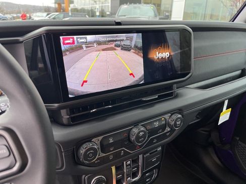 New 2026 Jeep Wrangler Unlimited Rubicon w/ Technology Group image 10