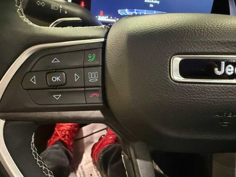 Used 2024 Jeep Grand Cherokee Limited w/ Luxury Tech Group II image 29