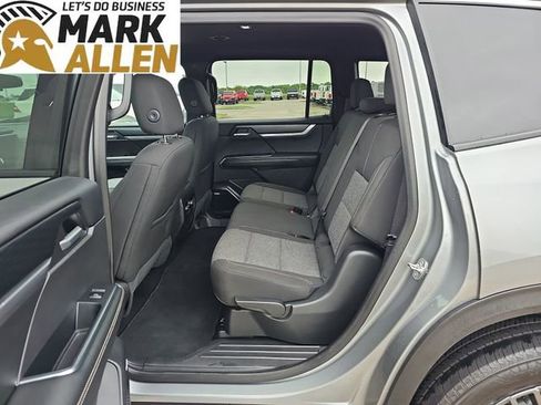 Used 2025 GMC Acadia Elevation FWD image 25