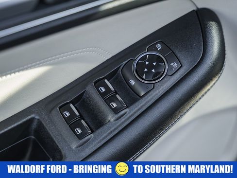 Used 2022 Ford Edge Titanium image 45