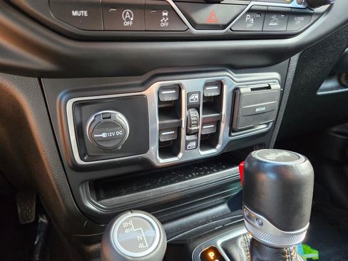 Used 2022 Jeep Wrangler Unlimited Sahara image 28