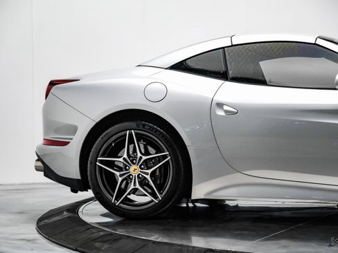 Used 2016 Ferrari California T image 26