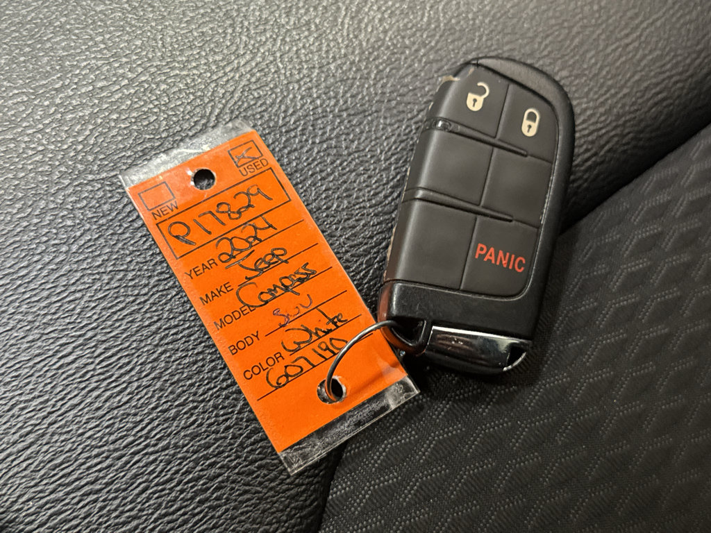Used 2024 Jeep Compass Latitude AWD/4WD image 38