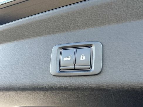 Used 2025 Mitsubishi Outlander SEL image 12