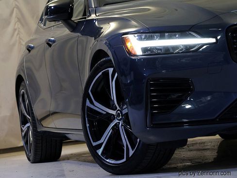 Used 2023 Volvo S60 T8 Plus image 4