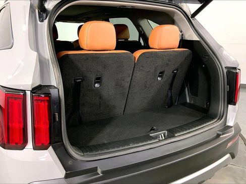 Used 2022 Kia Sorento SX Prestige w/ Rust Color Package image 4