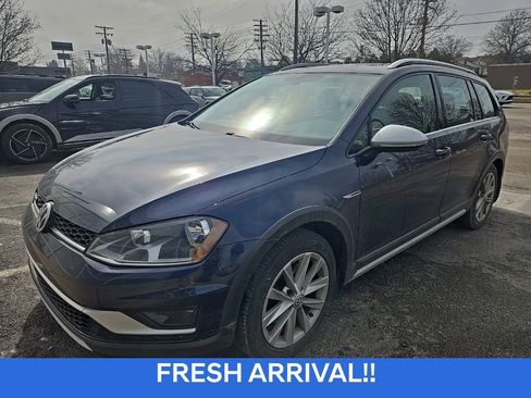 Used 2017 Volkswagen Golf Alltrack image 5