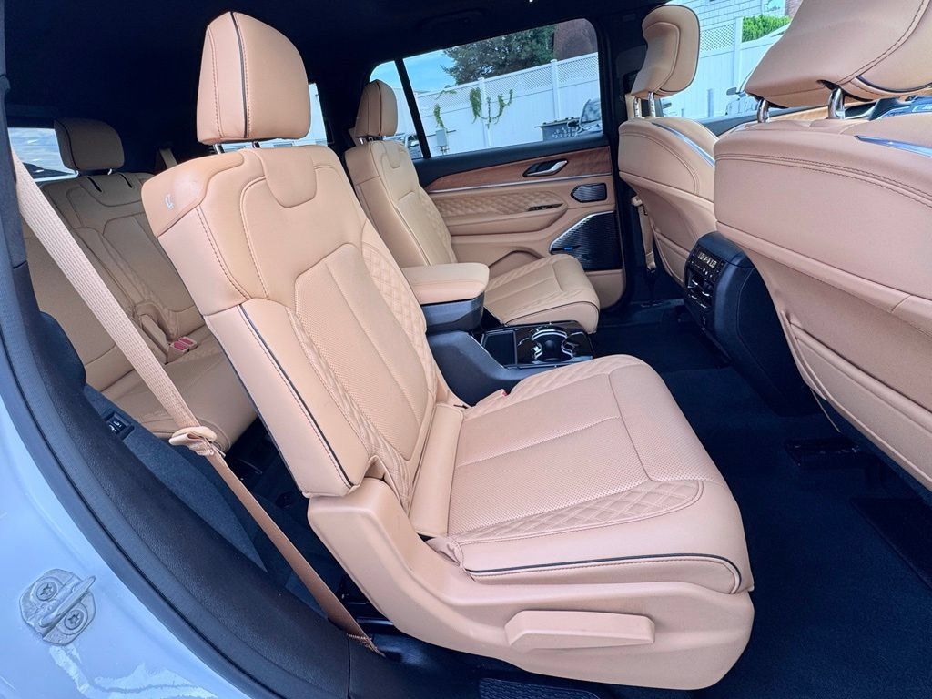 Used 2023 Jeep Grand Cherokee L Summit AWD/4WD image 22