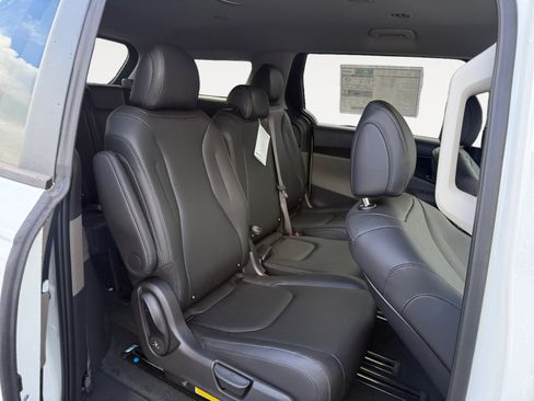 New 2026 Kia Carnival image 18