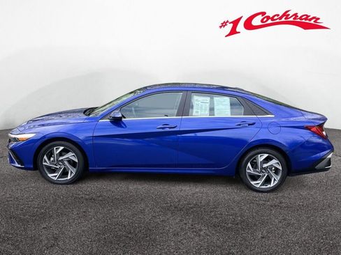 Used 2025 Hyundai Elantra SEL FWD image 10