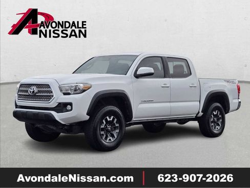 Used 2017 Toyota Tacoma TRD Off-Road image 1