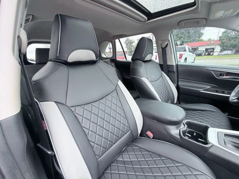 Used 2022 Toyota RAV4 XLE w/ Convenience Package FWD image 26