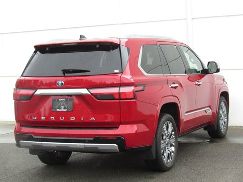 Used 2024 Toyota Sequoia Platinum AWD/4WD image 6