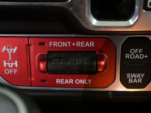 Used 2021 Jeep Wrangler Unlimited Rubicon w/ Xtreme Recon 35" Tire Package image 23