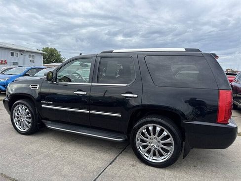 Used 2011 Cadillac Escalade AWD w/ Touring Package image 4