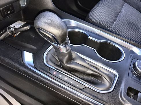 Used 2023 Chevrolet Traverse LT image 19