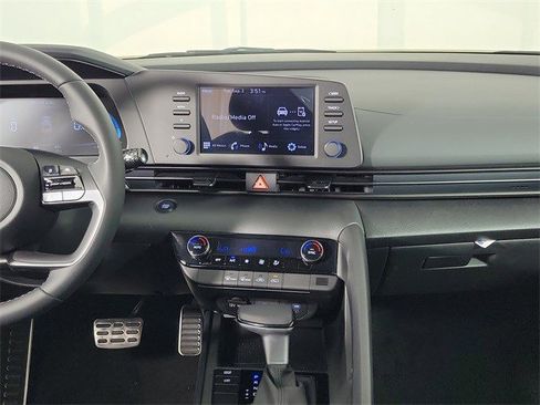 Used 2025 Hyundai Elantra Sport image 17