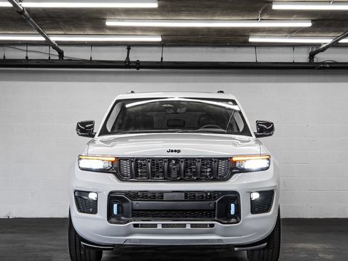 Used 2023 Jeep Grand Cherokee 30th Anniversary AWD/4WD image 8