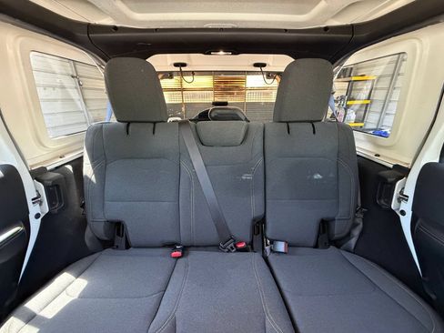 Used 2025 Jeep Wrangler Unlimited Sahara AWD/4WD image 37