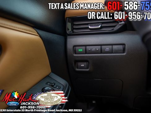 Used 2025 Nissan Sentra SV w/ SV Premium Package FWD image 17