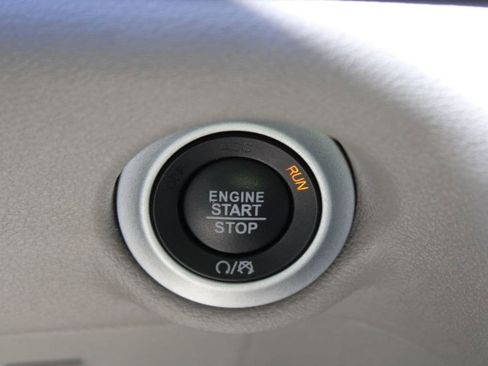 Used 2024 Chrysler Pacifica Touring-L FWD image 36