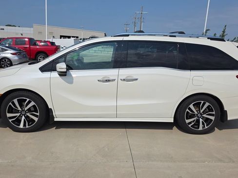 Used 2018 Honda Odyssey Elite image 2