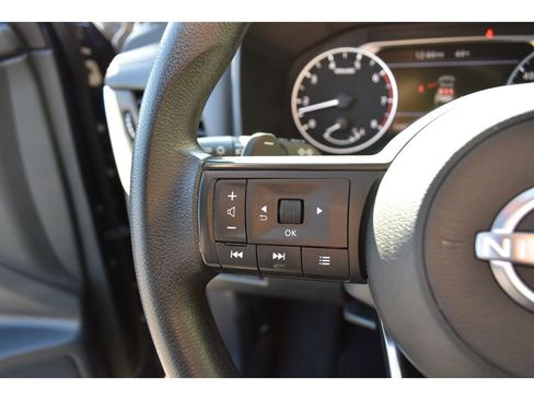 Used 2024 Nissan Rogue SV image 19