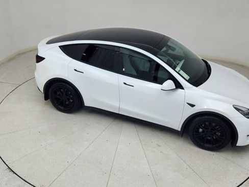 Used 2021 Tesla Model Y Long Range image 76